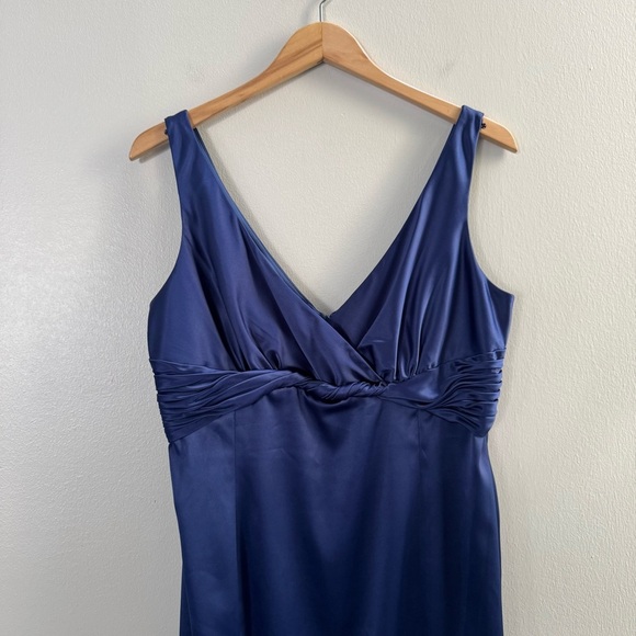 Jones Wear Navy Blue Satin Sleeveless V-Neck Evening Formal Party Dress Women 14 - Picture 8 of 8